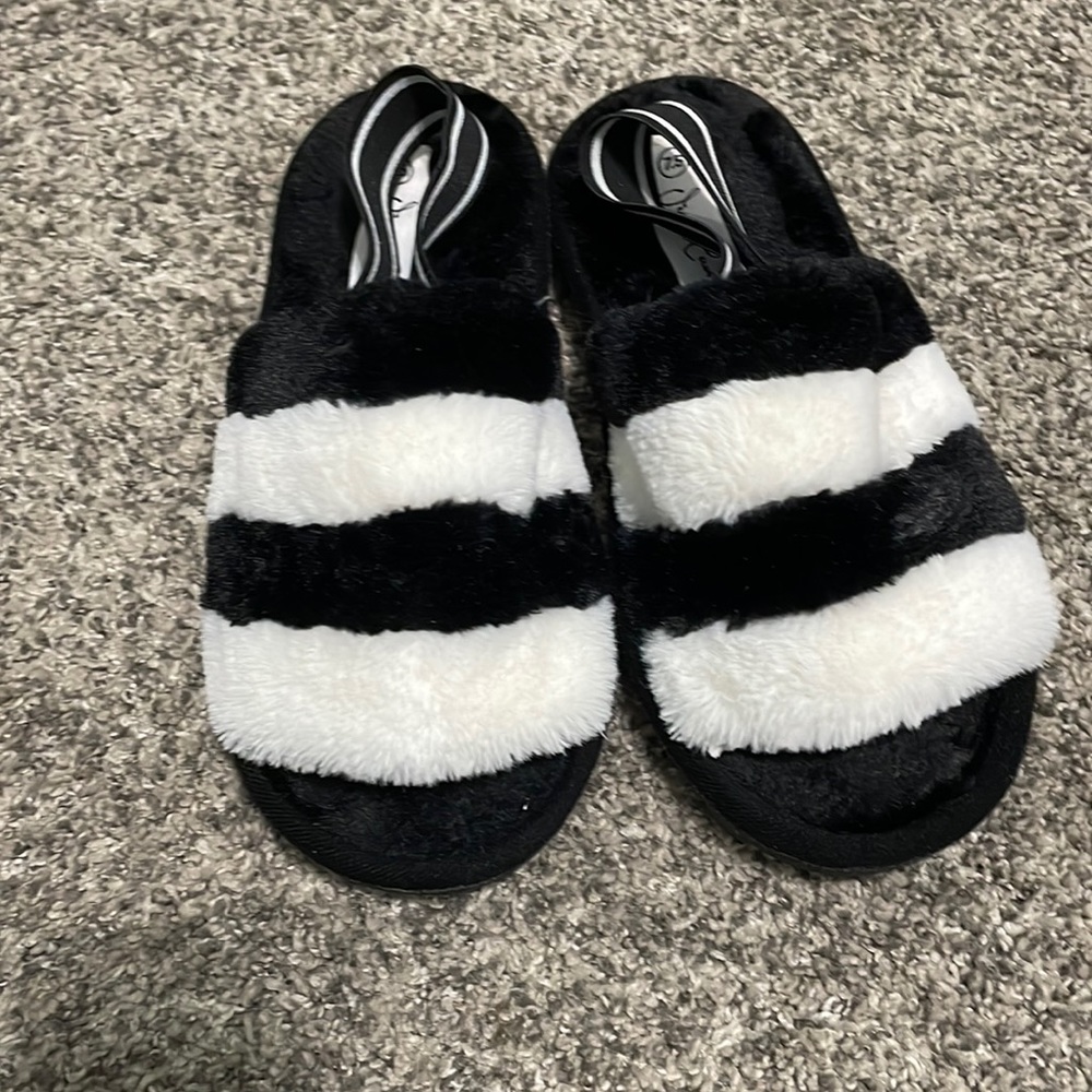 Jessica Carlyle ladies slippers